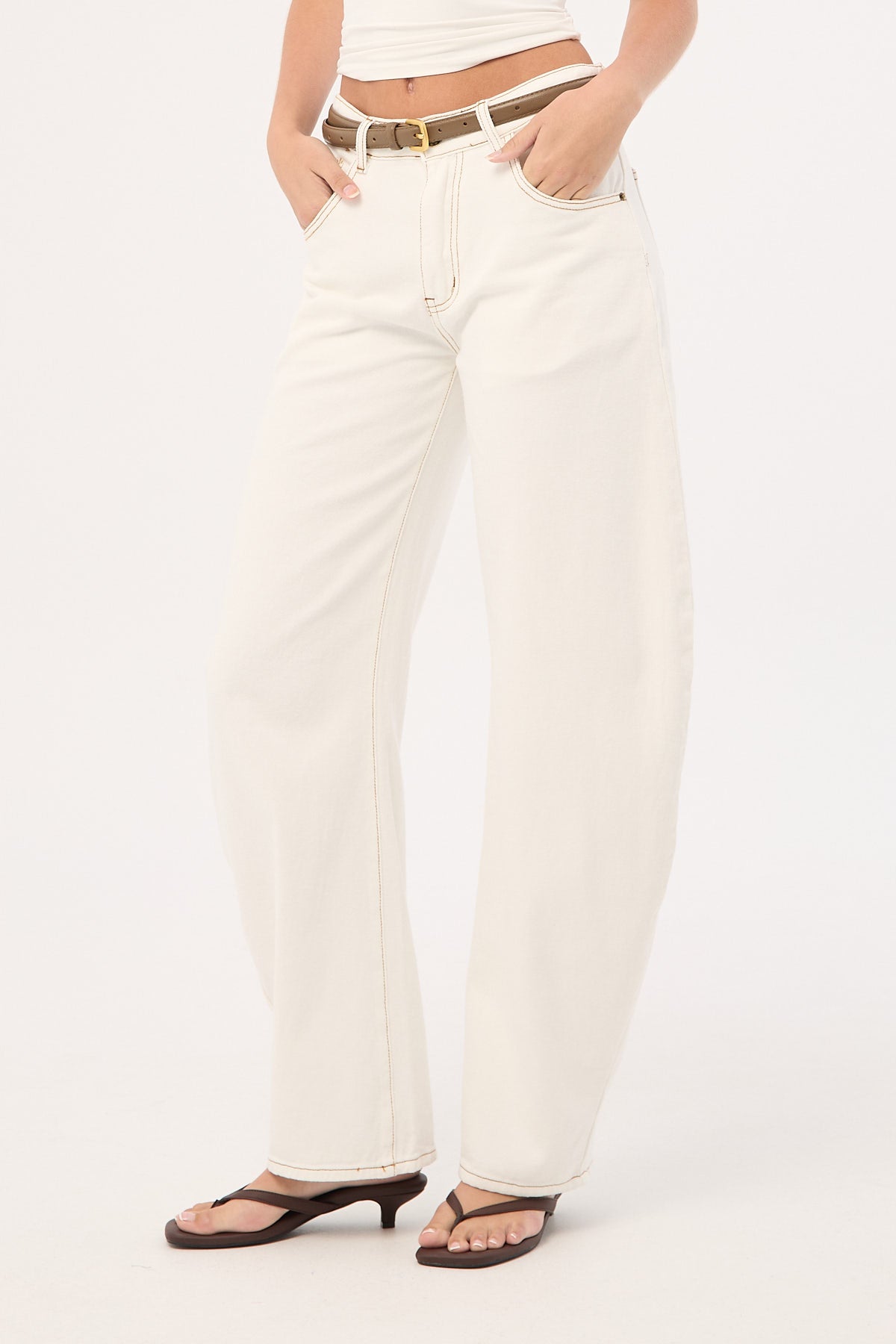 Lioness Horseshoe Barrel Jean Porcelain